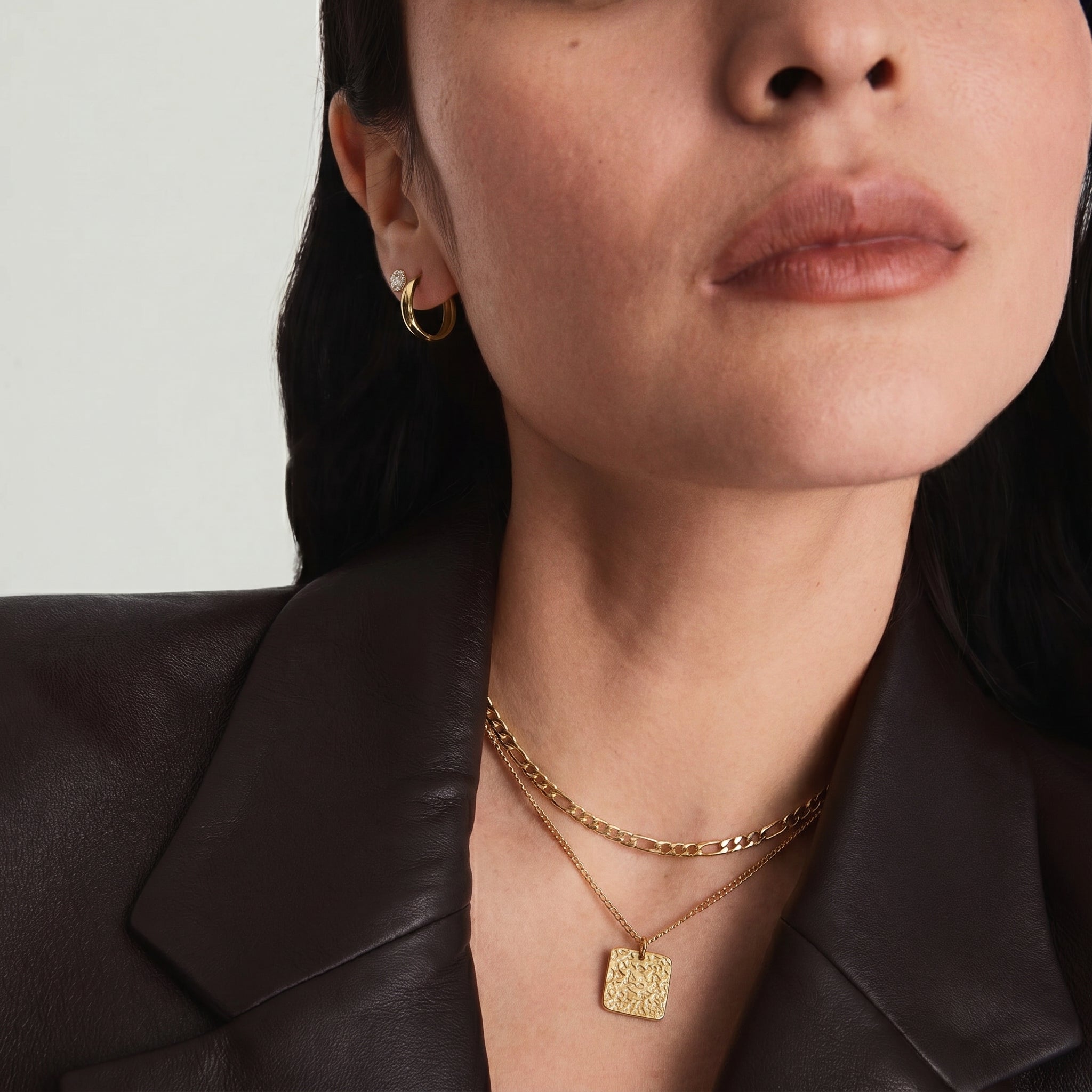 Set colier auriu layering cu pandantiv pătrat texturat martelat, The Jewel Heart